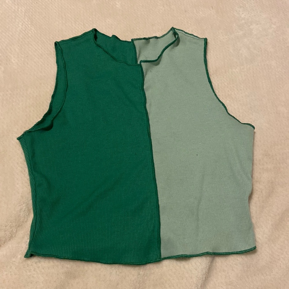 Two different colors tanks